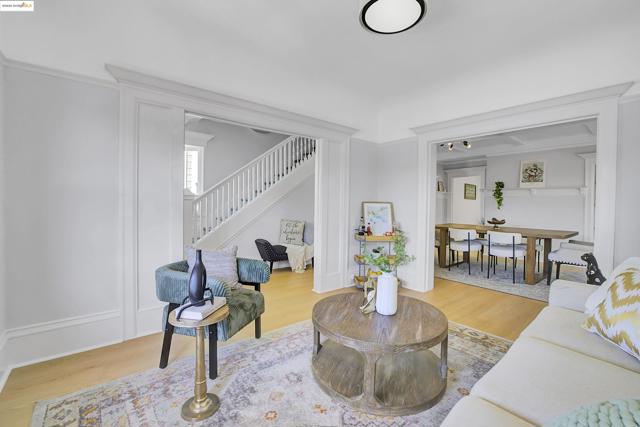 3034 Martin Luther King Jr Way, Oakland CA: https://media.crmls.org/mediaz/a4065ea0-1ba0-4bd3-95ca-c477b5758ae7.jpg