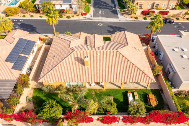 9 Shasta Lake Drive, Rancho Mirage CA: https://media.crmls.org/mediaz/a4066e52-52f3-46df-9467-0ea53ae726bd.jpg