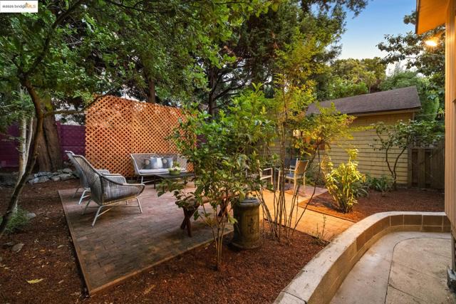 971 Santa Barbara Rd, Berkeley CA: https://media.crmls.org/mediaz/a406d45f-77fe-4558-96b2-88fb13b3f6a3.jpg
