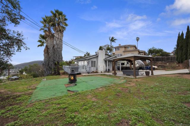 8016 Sterling Dr, El Cajon CA: https://media.crmls.org/mediaz/a407088e-cabd-488b-a363-14f4f52b4ff7.jpg