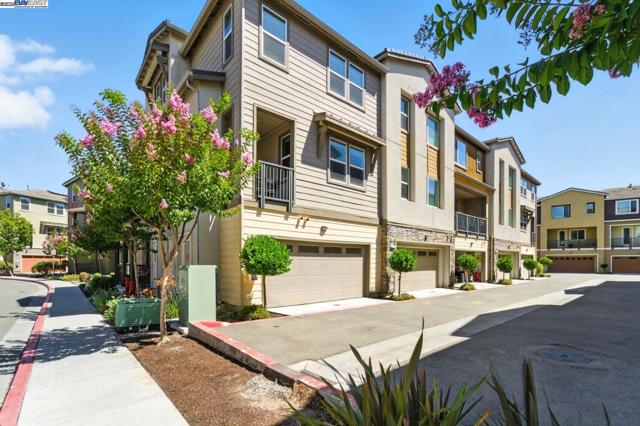 418 Desert Holly St, Milpitas CA: https://media.crmls.org/mediaz/a4074505-468a-4451-9983-e9cc72401c57.jpg