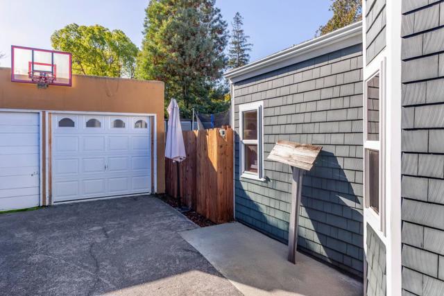 2100 Oberlin Street, Palo Alto CA: https://media.crmls.org/mediaz/a407b52f-c012-445c-bdba-67a07d593983.jpg