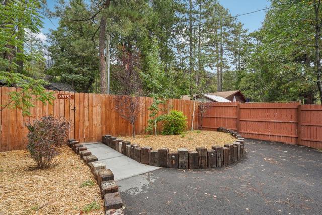 25750 Alderwood, Idyllwild CA: https://media.crmls.org/mediaz/a4086be2-935c-44a3-8968-c7a775d97165.jpg