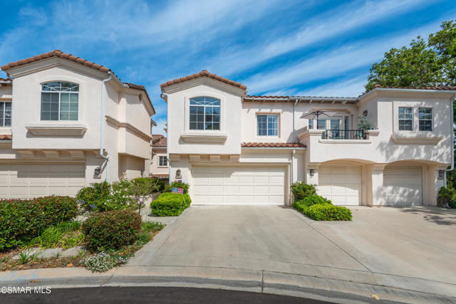1025 Sunset Oak Circle, Newbury Park CA: https://media.crmls.org/mediaz/a4086cd1-32e0-41d3-8013-3f939cd528ff.jpg