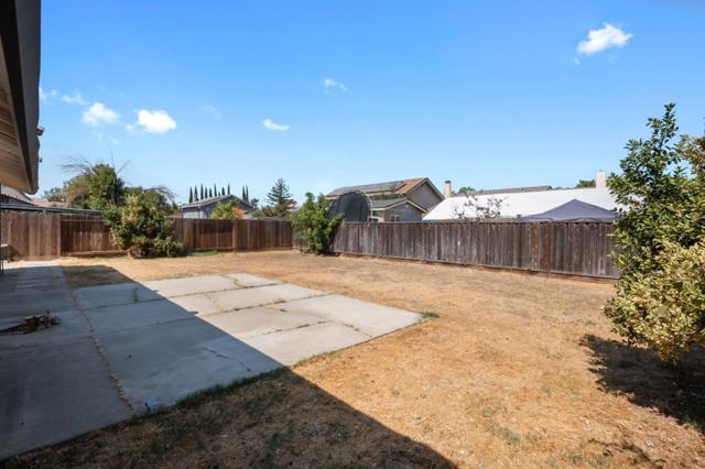 1024 Walnutwood Court, Los Banos CA: https://media.crmls.org/mediaz/a408a3a2-9fe7-496a-b9dc-9db26c132ed0.jpg