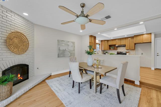 5041 Golden Rd, Pleasanton CA: https://media.crmls.org/mediaz/a408ba94-1122-40b6-993f-28398a4d7b81.jpg
