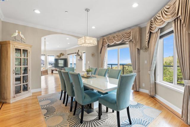 674 Corona Dr, Pacifica CA: https://media.crmls.org/mediaz/a408d3f4-4ecd-4acf-bcc7-0172798a0d34.jpg