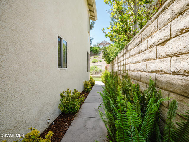 3185 Clarita Court, Thousand Oaks CA: https://media.crmls.org/mediaz/a4094c91-0a94-4b45-aa4c-8b45505f22de.jpg