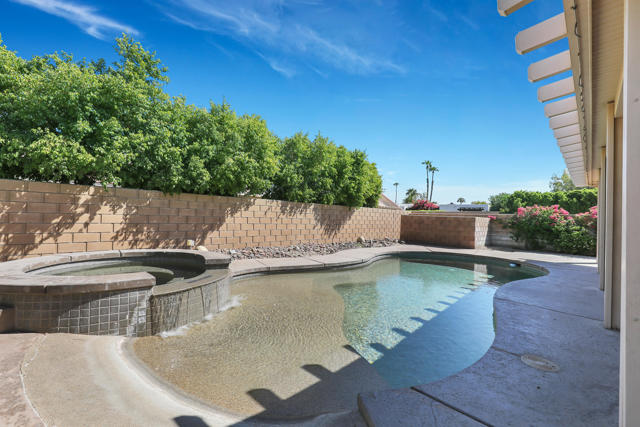 Image 29 of 42 For 78354 Calico Glen Drive