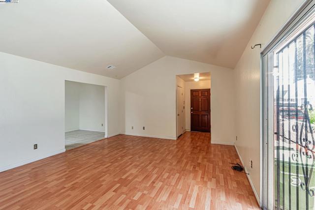 2538 E 16Th St, Oakland CA: https://media.crmls.org/mediaz/a409c0dd-a697-4126-bdd5-64be14e903e4.jpg