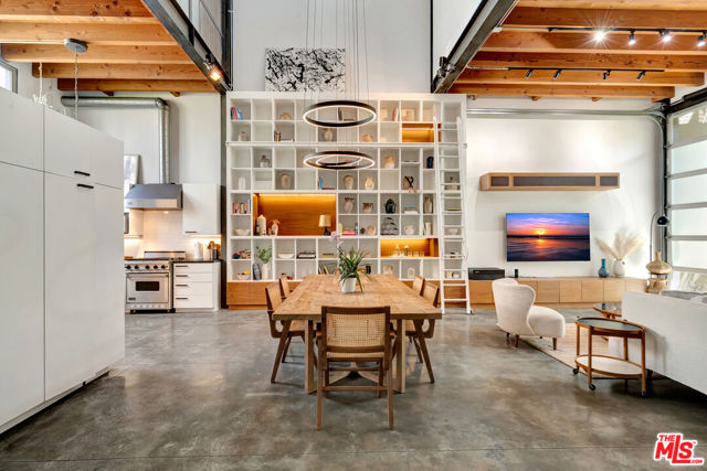 25 Brooks Avenue, Venice CA: https://media.crmls.org/mediaz/a40a0856-f019-4e09-a85a-fc81feb2a932.jpg