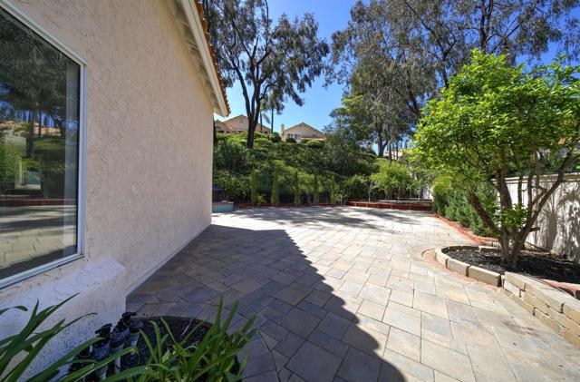 Detail Gallery Image 11 of 44 For 1688 Crystal Ridge Ct, Vista,  CA 92081 - 4 Beds | 2/1 Baths