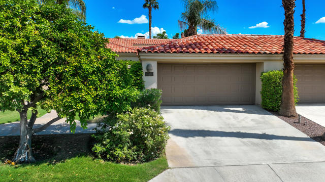 54624 Shoal Creek, La Quinta CA: https://media.crmls.org/mediaz/a40ac841-413a-4291-ae0c-8ae0e7404dfc.jpg