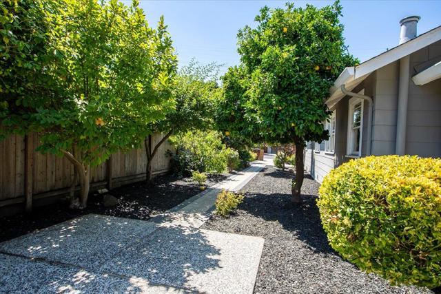 524 8th Avenue, Menlo Park CA: https://media.crmls.org/mediaz/a40add2c-e740-42aa-96f8-c09db5f9b287.jpg
