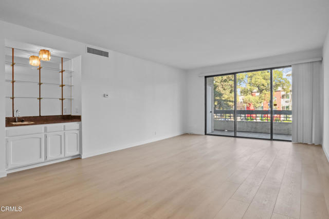 Detail Gallery Image 2 of 28 For 435 S La Fayette Park Pl #102,  Los Angeles,  CA 90057 - 2 Beds | 2 Baths