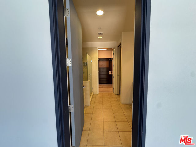 801 S Grand Avenue, Los Angeles CA: https://media.crmls.org/mediaz/a40c11b3-df74-4f20-b98e-7abb3806428e.jpg