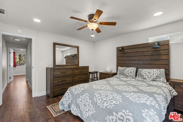 1197 Oriole Road, Wrightwood CA: https://media.crmls.org/mediaz/a40d3926-7dba-46fd-9143-bf6ec5cde0a4.jpg