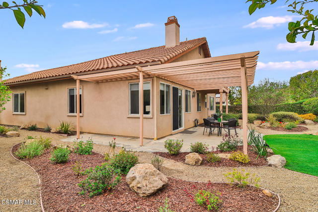 2746 Autumn Ridge Drive, Thousand Oaks CA: https://media.crmls.org/mediaz/a40d6d90-746f-4ccf-a1b0-7061ab0681fc.jpg