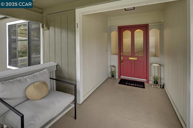 2900 Tice Creek Dr, Walnut Creek CA: https://media.crmls.org/mediaz/a40dc053-0b33-4dd0-81ad-abe4fcd83955.jpg