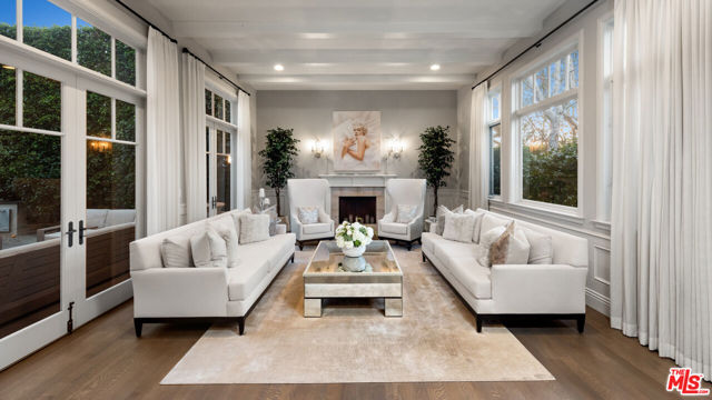 1064 Amalfi Drive, Pacific Palisades CA: https://media.crmls.org/mediaz/a40e3c2b-6177-428f-973f-661442474420.jpg