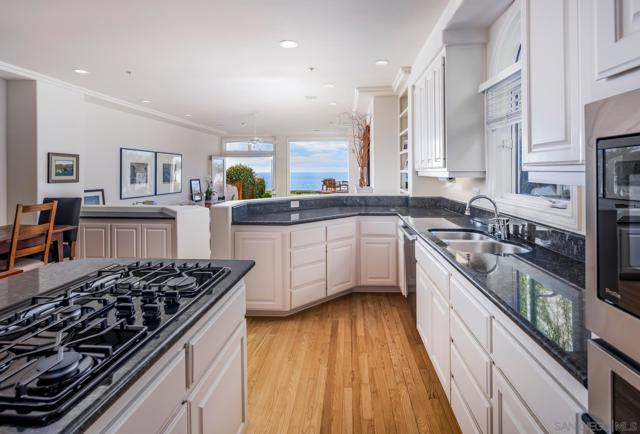 538 4th St, Encinitas CA: https://media.crmls.org/mediaz/a40ea016-de39-4339-804a-f3d14970870b.jpg