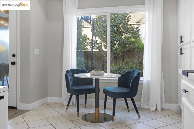 1030 Orchid Dr, Brentwood CA: https://media.crmls.org/mediaz/a40f064e-b638-4540-960c-eda7a0b9972d.jpg