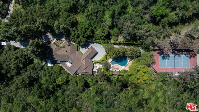 12003 Briarvale Lane, Studio City CA: https://media.crmls.org/mediaz/a40f5c67-4b93-478c-91ae-ac68091da84d.jpg