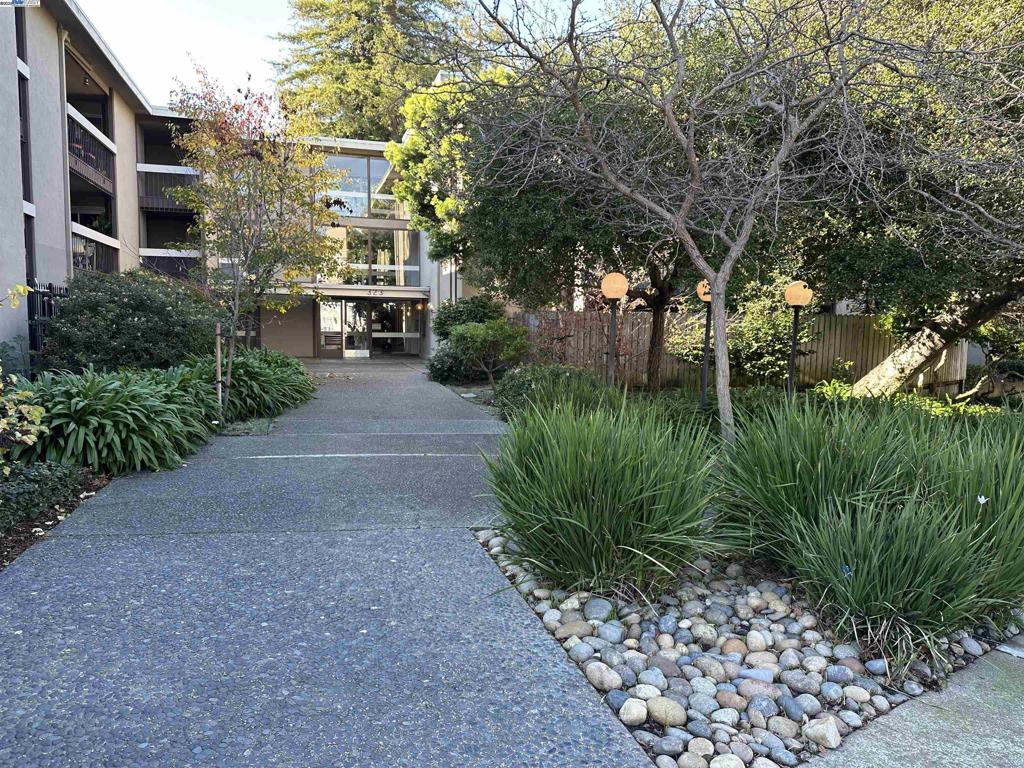 323 Monte Vista Ave #303