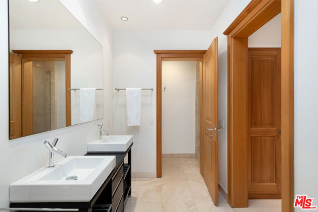 32804 Pacific Coast Highway, Malibu CA: https://media.crmls.org/mediaz/a4108d5a-c0b9-48b1-811b-dcc6b119eef9.jpg