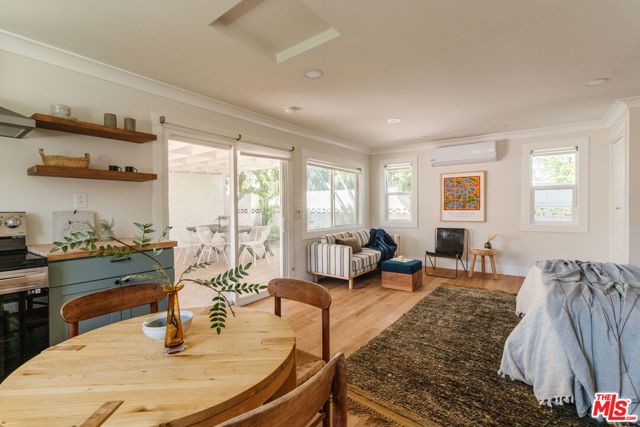 5421 Stratford Road, Los Angeles CA: https://media.crmls.org/mediaz/a410ed24-a2b3-4c8d-ae2c-8c916fd2dc1e.jpg