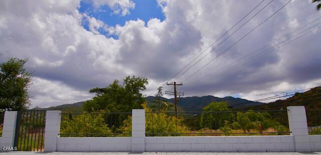 https://media.crmls.org/mediaz/a411729c-6f30-4eac-8885-d92b69f7be9e.jpg?preset=X-Large
