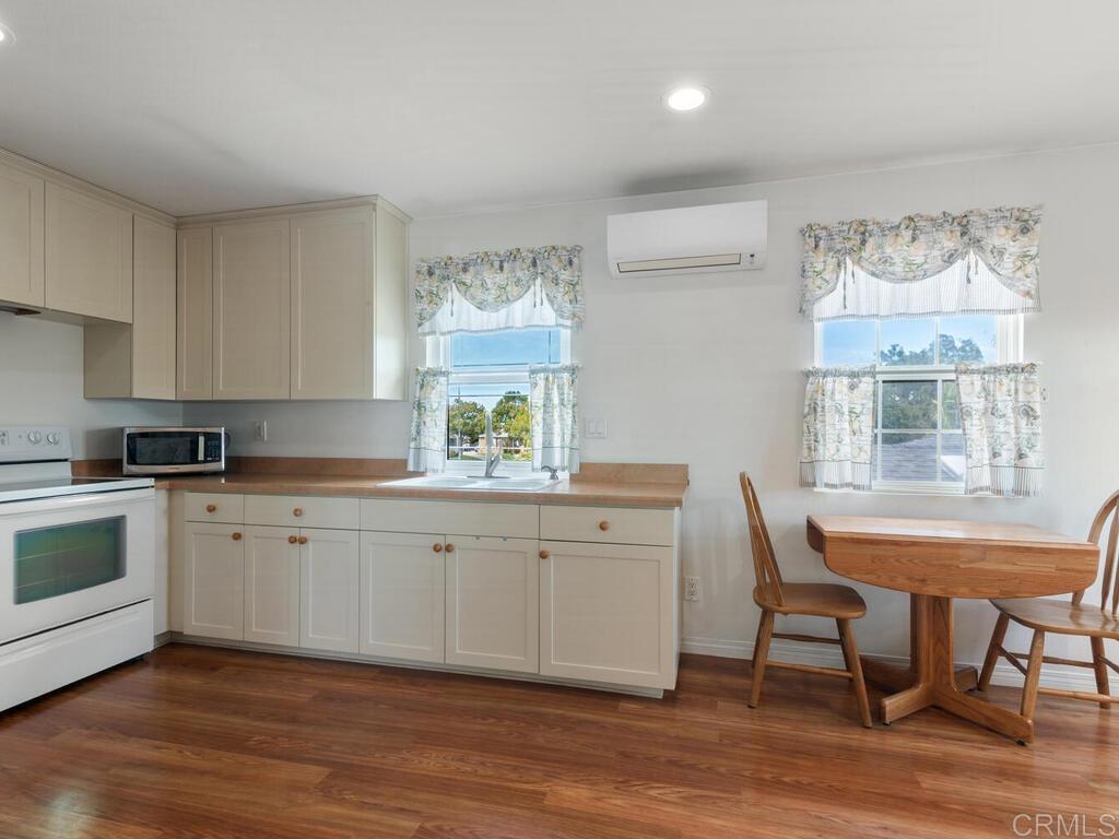 4839 Winona Avenue - photo 13