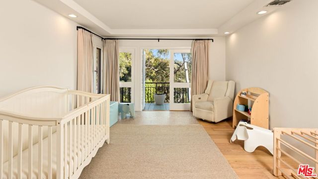 282 Bentley Circle, Los Angeles CA: https://media.crmls.org/mediaz/a411b027-45da-4fe1-ae72-eb54b9382926.jpg