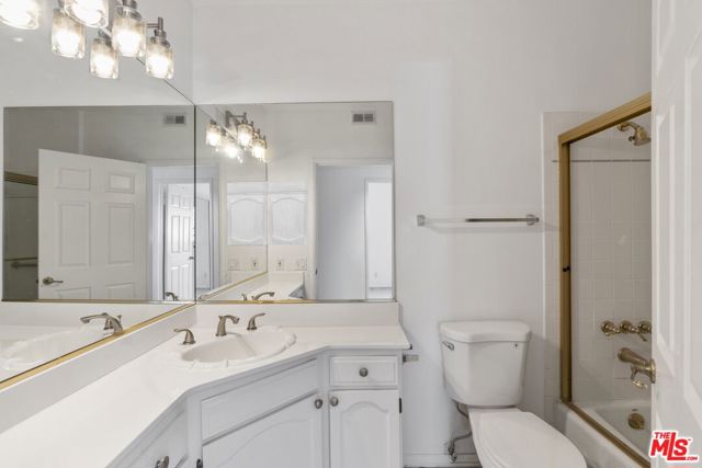 1871 Greenfield Avenue, Los Angeles CA: https://media.crmls.org/mediaz/a411f277-c29b-442e-a65b-fe9da05cfa14.jpg