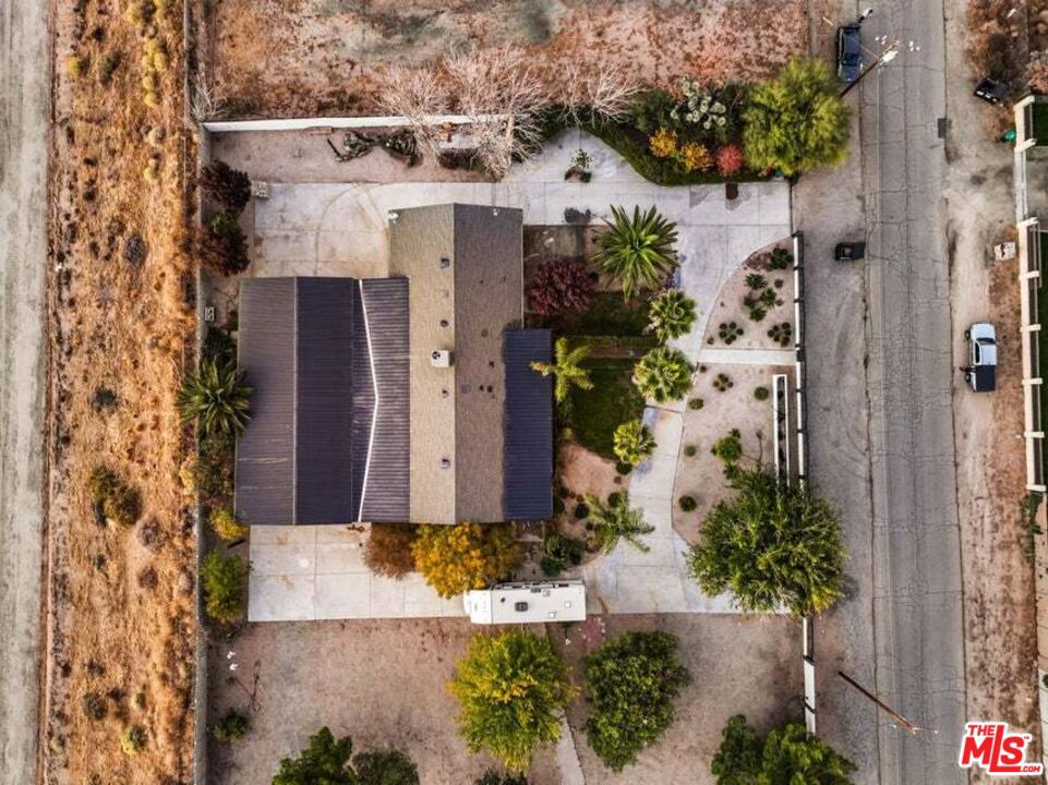 https://media.crmls.org/mediaz/a412f1a6-4846-4e87-bcb6-d41935a87f7d.jpg?preset=X-Large