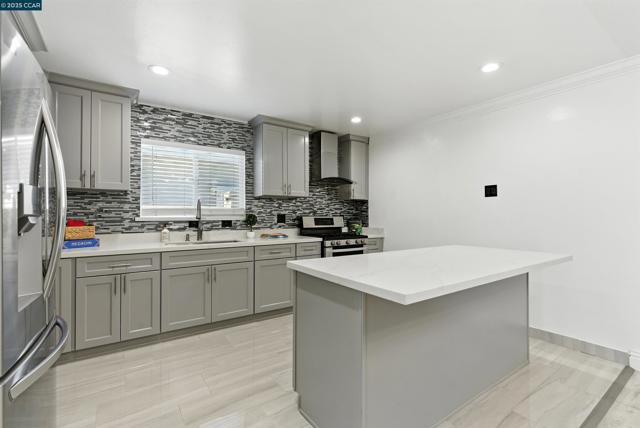 1015 Falcon Dr, Vallejo CA: https://media.crmls.org/mediaz/a41387fd-8c42-4d3a-b088-bd92bbf78f78.jpg