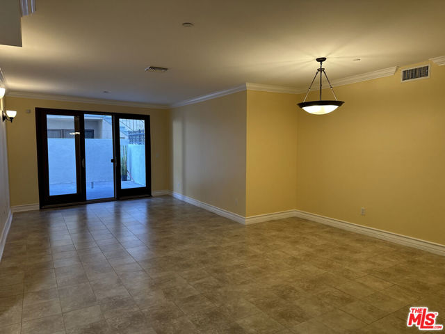 122 N Clark Drive, West Hollywood CA: https://media.crmls.org/mediaz/a413d45e-c2fd-4828-b87b-5f53d5453d0e.jpg