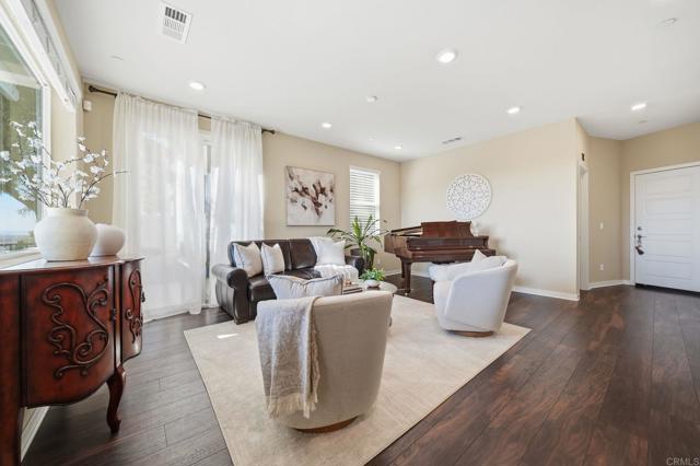 Detail Gallery Image 6 of 72 For 2056 Callisto Terrace, Chula Vista,  CA 91915 - 3 Beds | 3/1 Baths