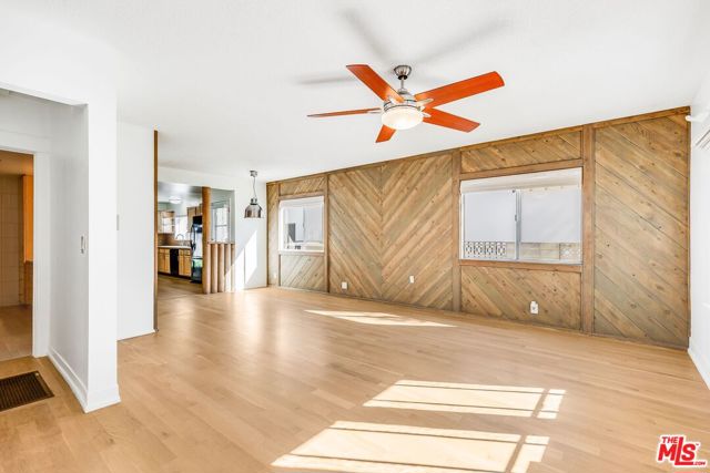 2324 Louella Avenue, Venice CA: https://media.crmls.org/mediaz/a4141816-ed92-434f-a8e5-16f36aff3477.jpg