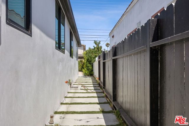 3940 Huron Avenue, Culver City CA: https://media.crmls.org/mediaz/a4144f8c-a13e-4f68-b988-fbd549baeece.jpg