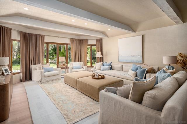 17310 Calle Mayor, Rancho Santa Fe CA: https://media.crmls.org/mediaz/a414714a-1623-4812-a6a2-4962dcd51ea4.jpg