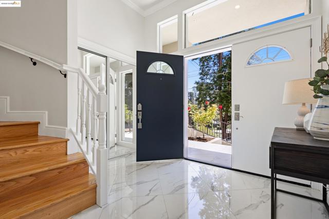 5915 Balboa Dr, Oakland CA: https://media.crmls.org/mediaz/a41658a5-fbc3-40c9-b355-93f8adc9c8bc.jpg