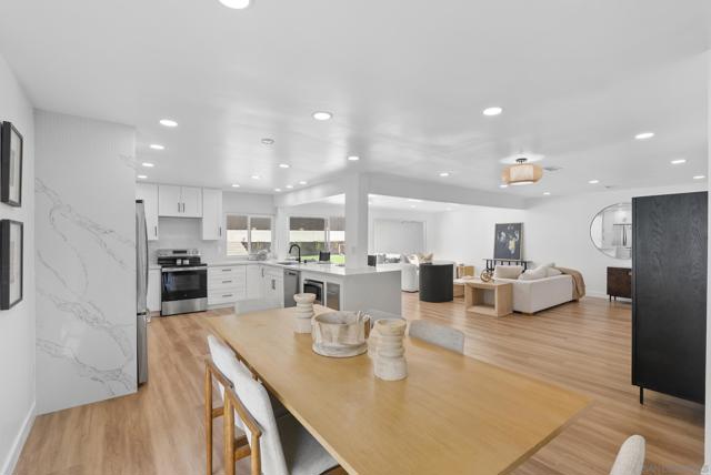 1110 Sea Village Dr, Cardiff by the Sea CA: https://media.crmls.org/mediaz/a4165971-8ca4-4298-84b9-b3714d90e41d.jpg