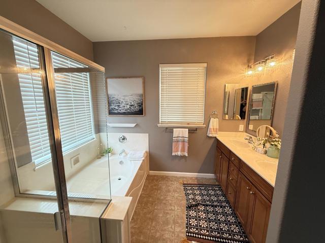 12 Mantauk Point Place, Sacramento CA: https://media.crmls.org/mediaz/a4168a1f-acec-4f17-9ee1-cf8f3f2fc338.jpg
