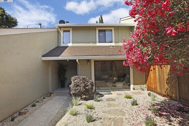 7650 Arbor Creek Cir, Dublin CA: https://media.crmls.org/mediaz/a4172692-8ac5-4959-890b-558896e15852.jpg
