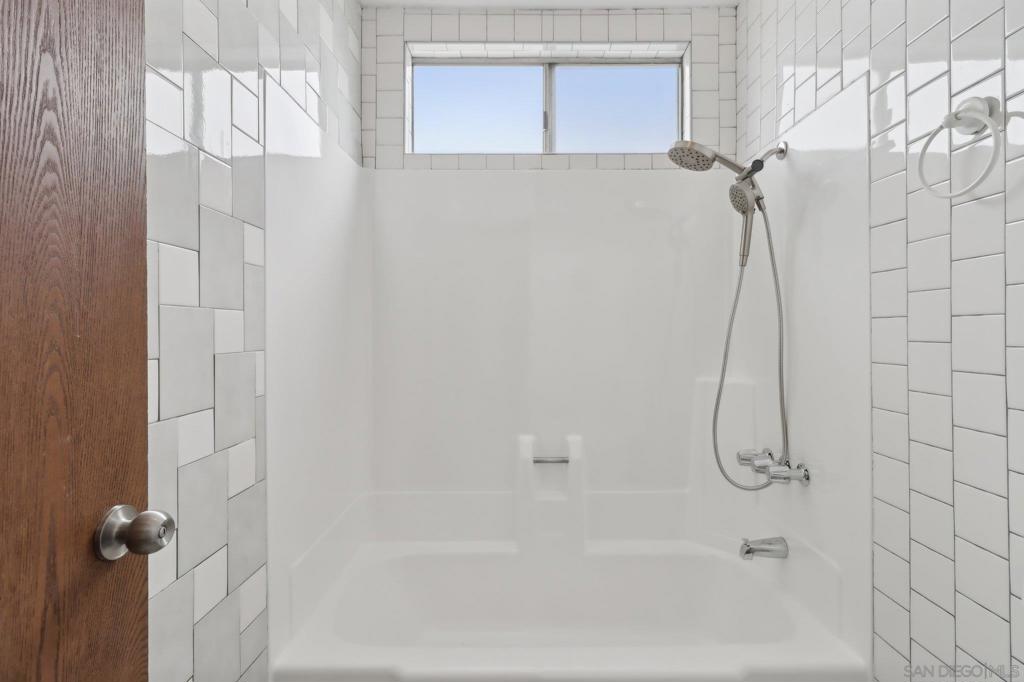 https://media.crmls.org/mediaz/a417384a-d103-4dc6-b8e6-1bc652d24e26.jpg?preset=X-Large