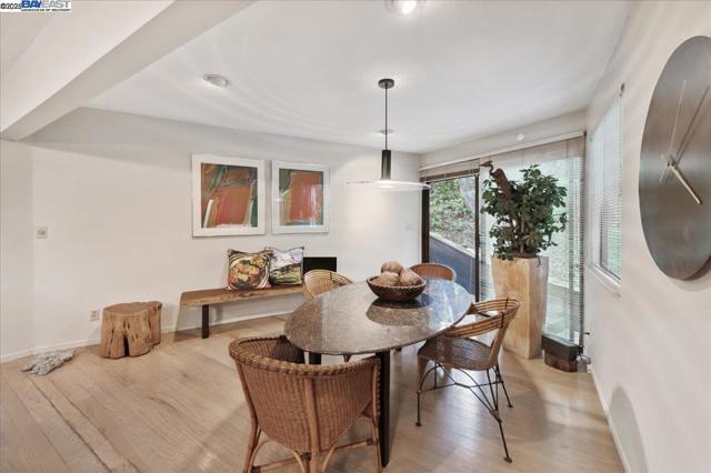 391 Oak Ln, Pleasanton CA: https://media.crmls.org/mediaz/a41758be-5627-4979-b029-f45b3eb1629a.jpg
