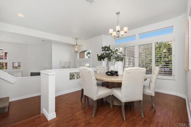 Detail Gallery Image 10 of 42 For 7122 Calabria Ct #E,  San Diego,  CA 92122 - 3 Beds | 2/1 Baths