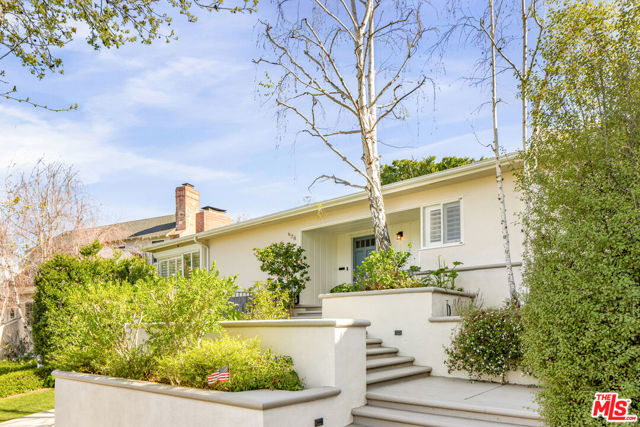 678 Loring Avenue, Los Angeles CA: https://media.crmls.org/mediaz/a4182f15-52c0-433c-9135-2355cc6b0d28.jpg