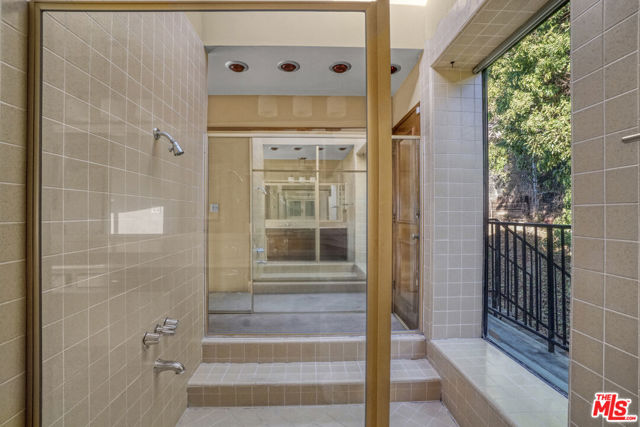 364 Pershing Drive, Playa del Rey CA: https://media.crmls.org/mediaz/a4186e01-641e-44d2-944b-c63e0d527606.jpg